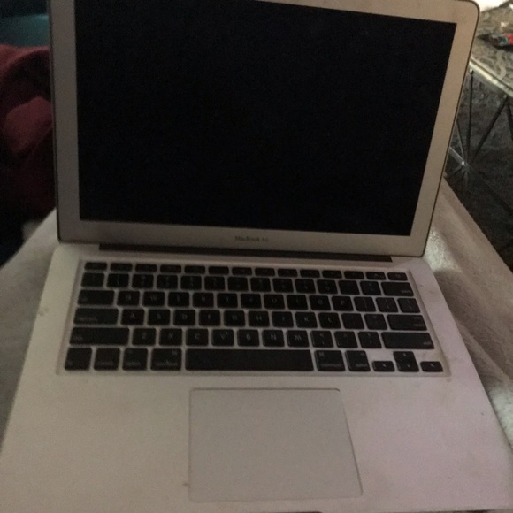 MacBook Air laptop 13 inch screen A1369 - Picture 6 of 8